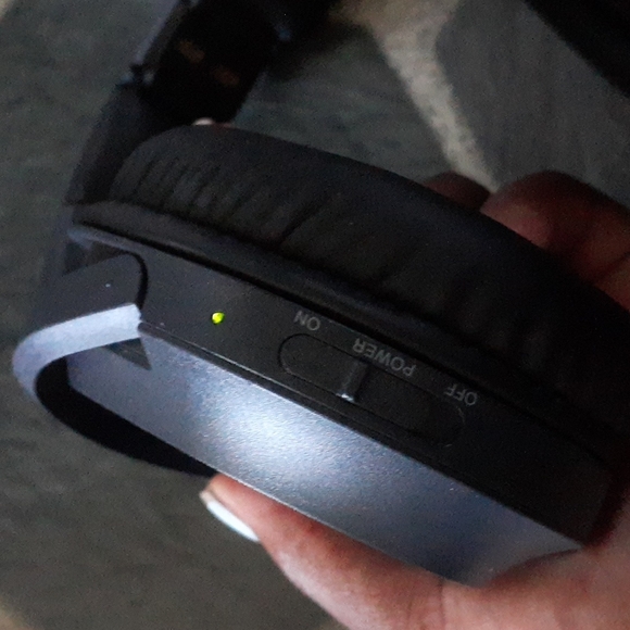 Sony WH- RF400R Wireless Home Theater Headphones - Picture 5 of 7
